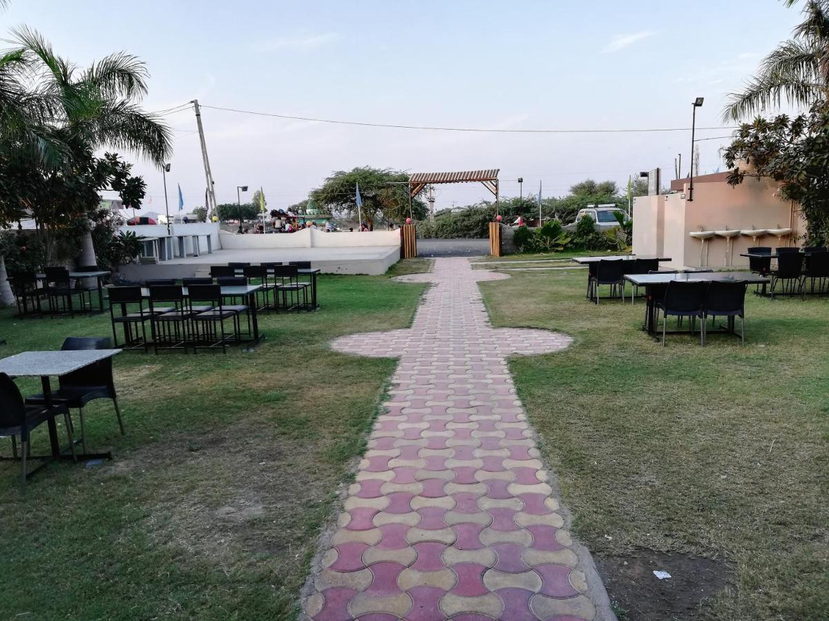 Hotel Shiv Regency Kukma Extérieur photo