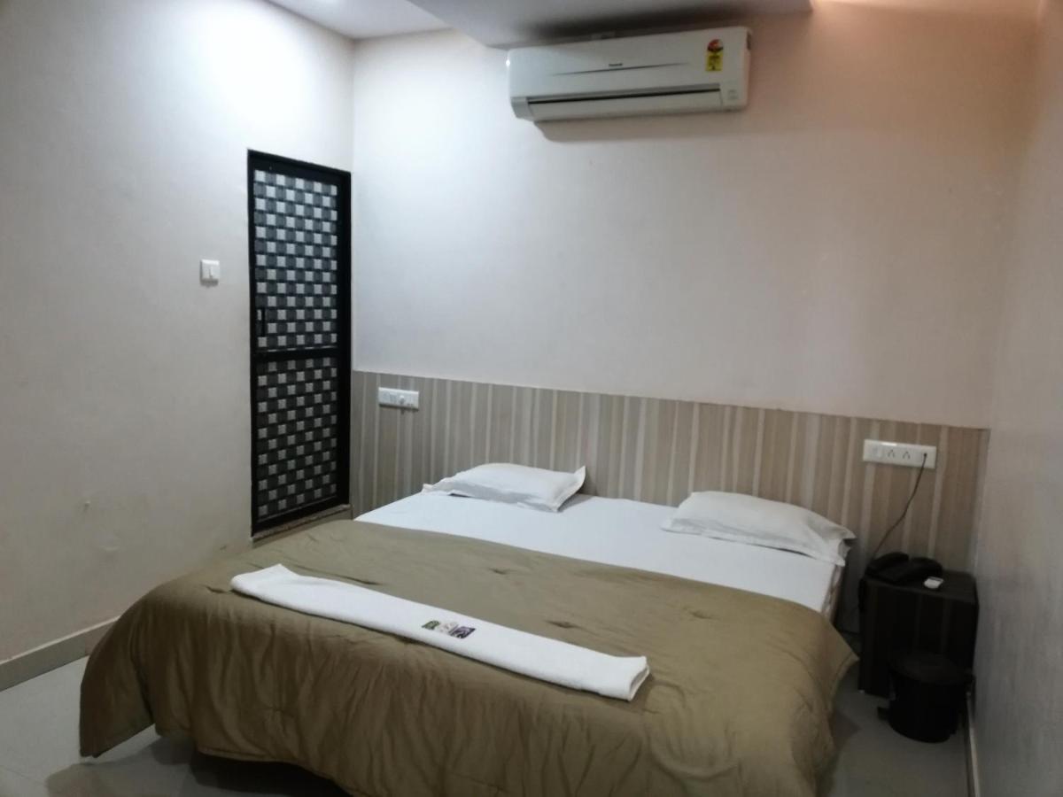 Hotel Shiv Regency Kukma Extérieur photo